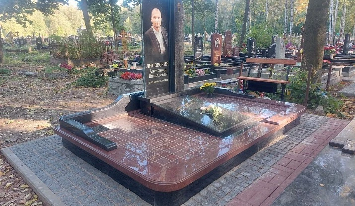 19.06.2024 года. Эксклюзивный памятник-стекло