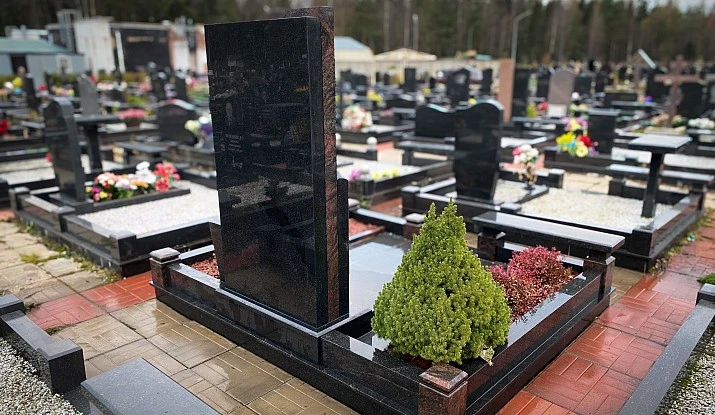 22.11.2025 года. Эксклюзивный памятник из нескольких гранитов