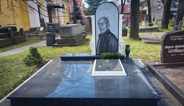 19.08.2025 года. Комплекс из черного гранита "Мозаика"