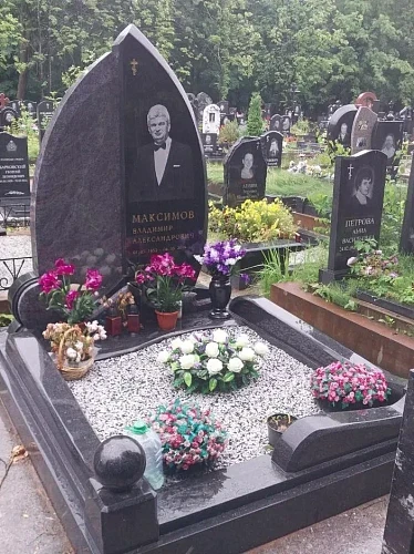 18.11.2024 года. Необычный комбинированный памятник
