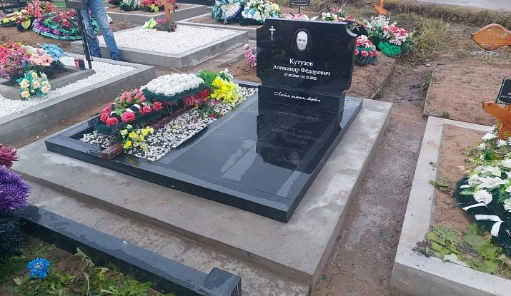 19.06.2024 года. Гранитные комплексы из черного гранита (Кутузов)