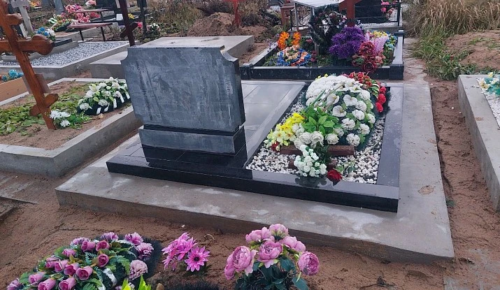 19.06.2024 года. Гранитные комплексы из черного гранита (Кутузов)