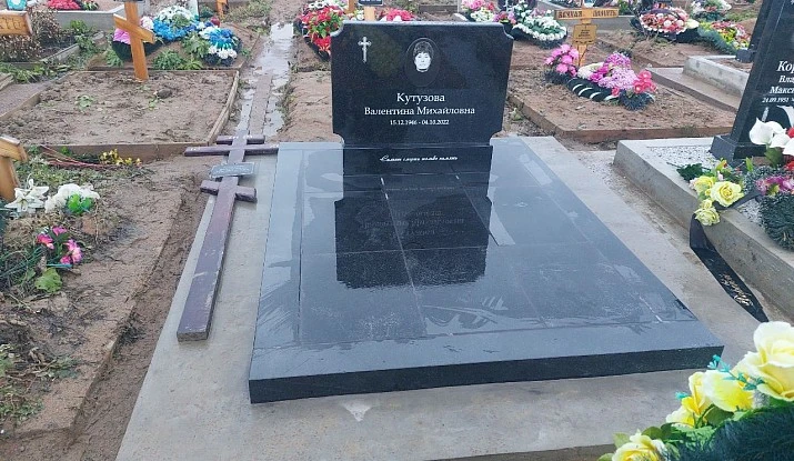 19.06.2024 года. Гранитные комплексы из черного гранита (Кутузова)