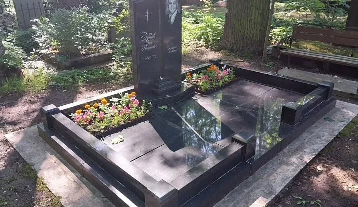 17.11.2024 года. Мемориальный комплекс с памятником