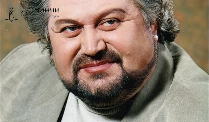 Памятник Виктору Михайловичу Черноморцеву, оперному певцу (баритону), на Александровском кладбище, посёлок Александровская