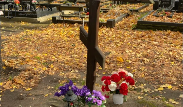 Памятник Алексею Балабанову, режиссёру, на Смоленском кладбище