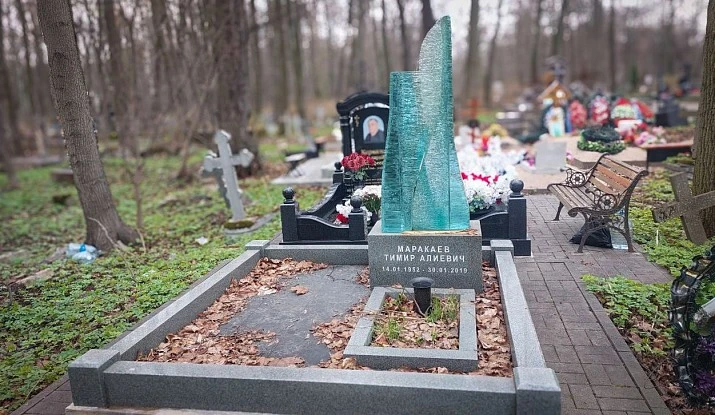 06.11.2024 года. Памятник с многослойным стеклом