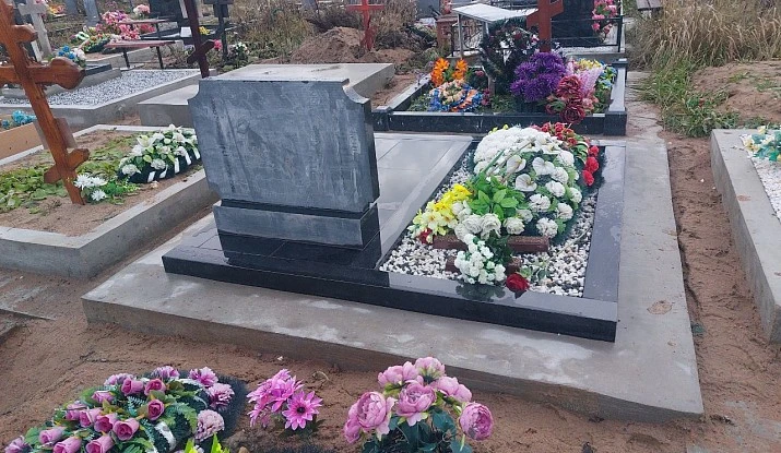 19.06.2024 года. Гранитные комплексы из черного гранита (Кутузов)