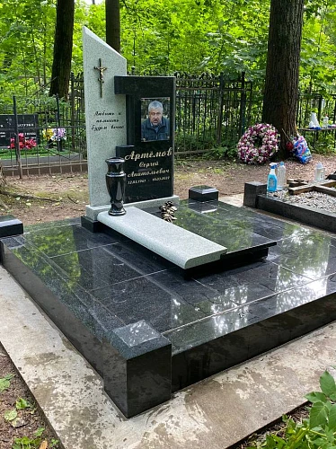 20.06.2025 года. Гранитный комплекс с комбинированным памятником