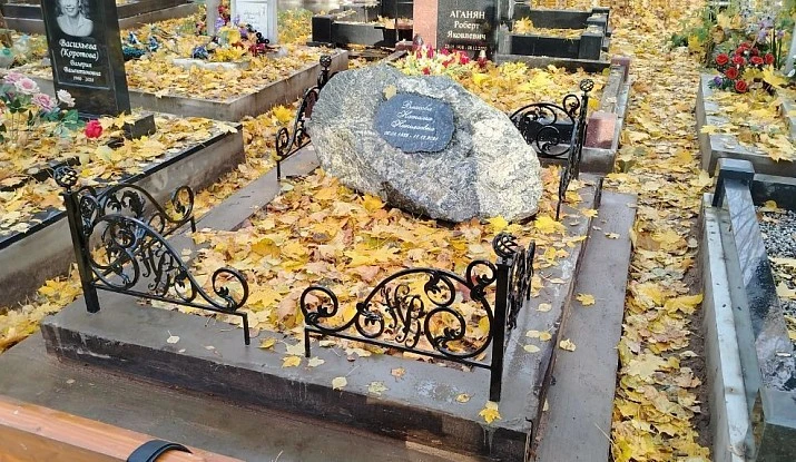 19.08.2025 года. Памятник-валун из змеевика