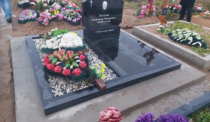 19.06.2024 года. Гранитные комплексы из черного гранита (Кутузов)
