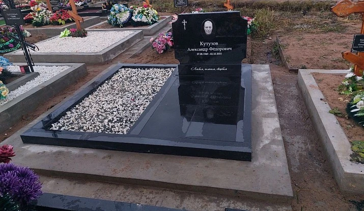 19.06.2024 года. Гранитные комплексы из черного гранита (Кутузов)