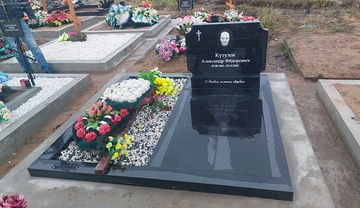 19.06.2024 года. Гранитные комплексы из черного гранита (Кутузов)