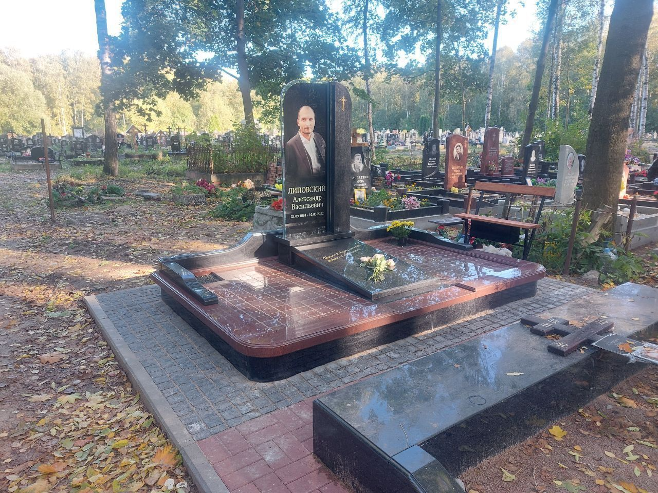 19.06.2024 года. Эксклюзивный памятник-стекло