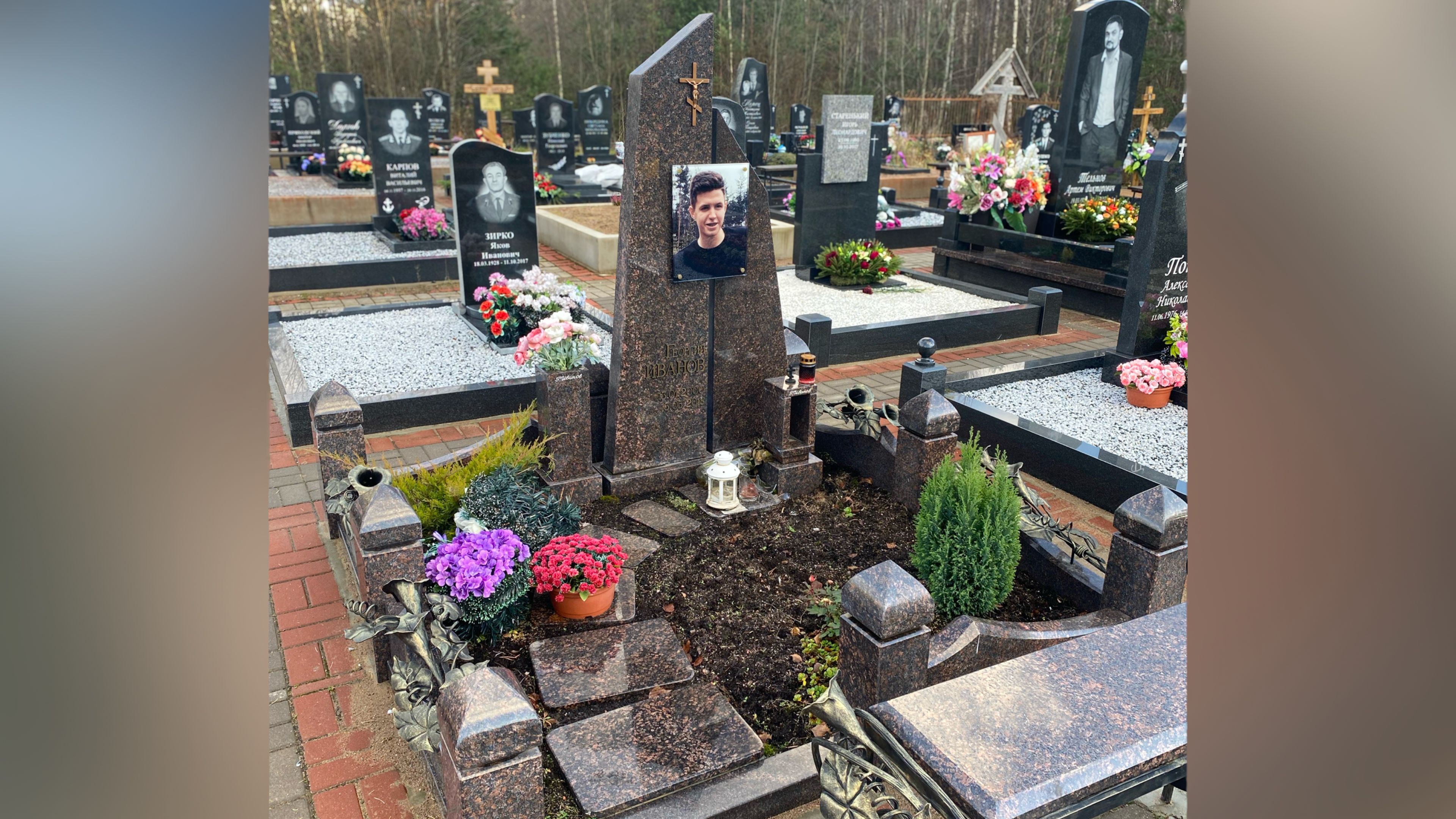 19.08.2025 года. Гранитный комплекс и рельефный памятник