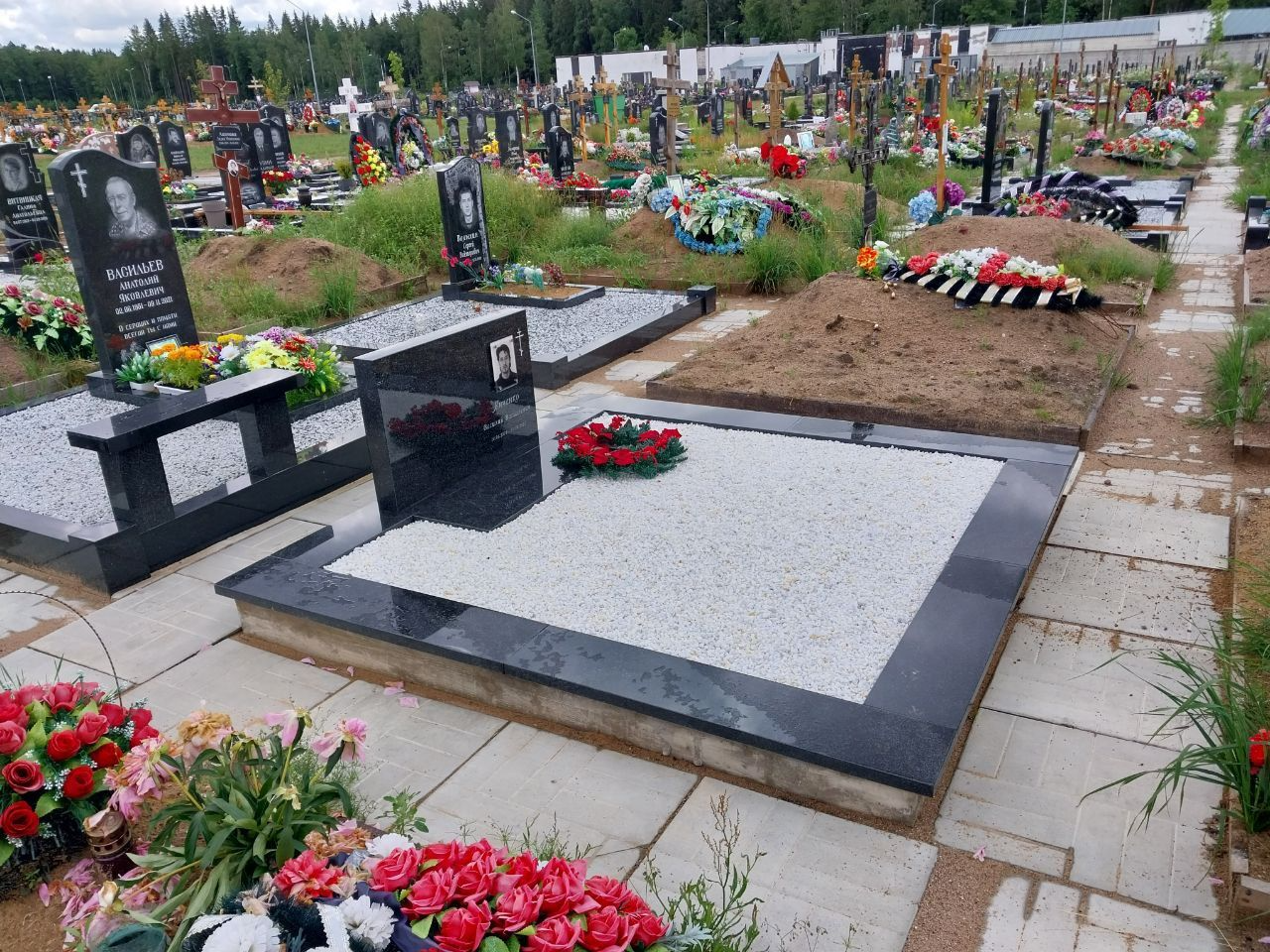 19.06.2024 года. Гранитный памятник и пояс из гранитный плит