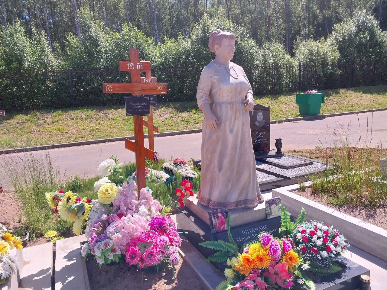 19.08.2025 года. Фигура ростовая на Белоостровском кладбище 19.08.2025 года. Фигура ростовая на Белоостровском кладбище