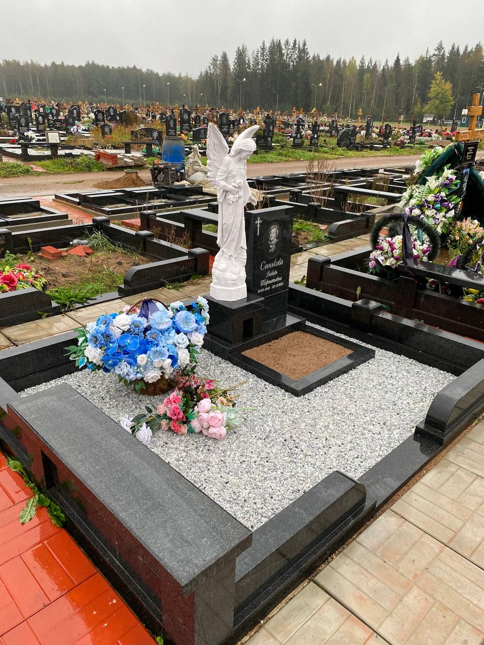 19.08.2025 года. Памятник-скульптура на Белоостровском кладбище 19.08.2025 года. Памятник-скульптура на Белоостровском кладбище