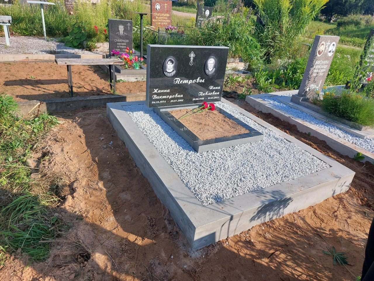19.06.2024 года. Семейный памятник и благоустройство