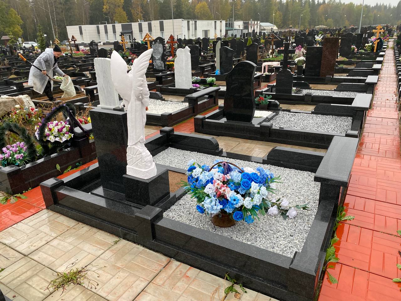 19.08.2025 года. Памятник-скульптура на Белоостровском кладбище 19.08.2025 года. Памятник-скульптура на Белоостровском кладбище