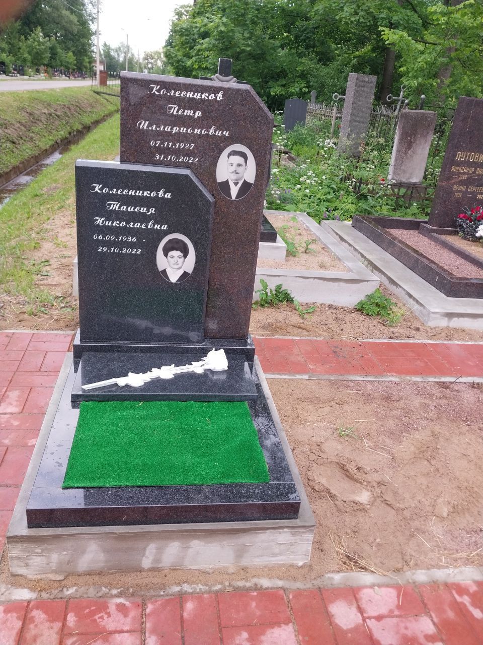 19.06.2024 года. Комбинированный памятник из разных сортов гранита