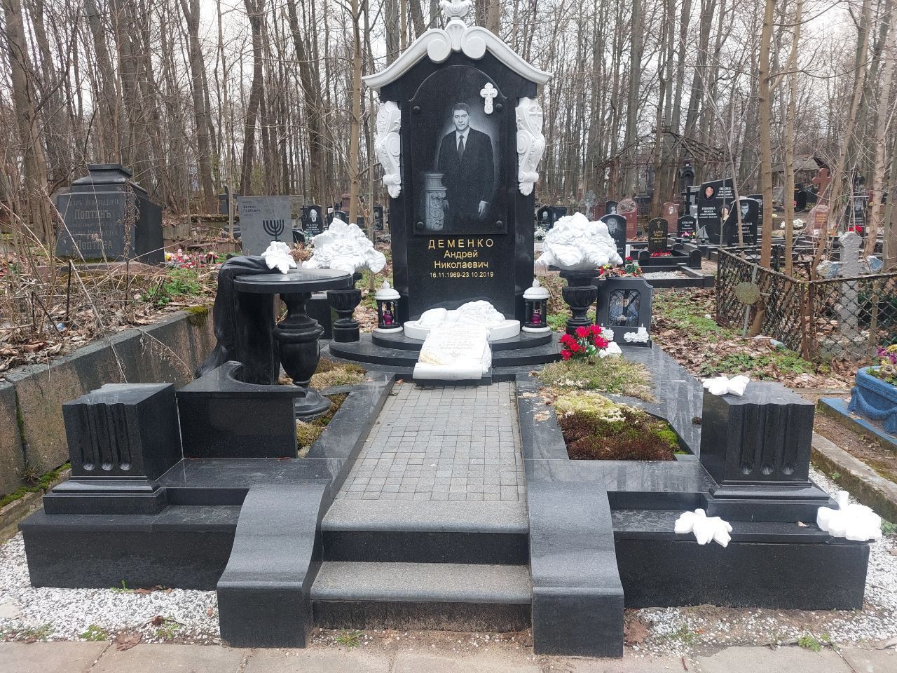 19.08.2025 года. Уникальный памятник на Смоленском православном кладбище 19.08.2025 года. Уникальный памятник на Смоленском православном кладбище