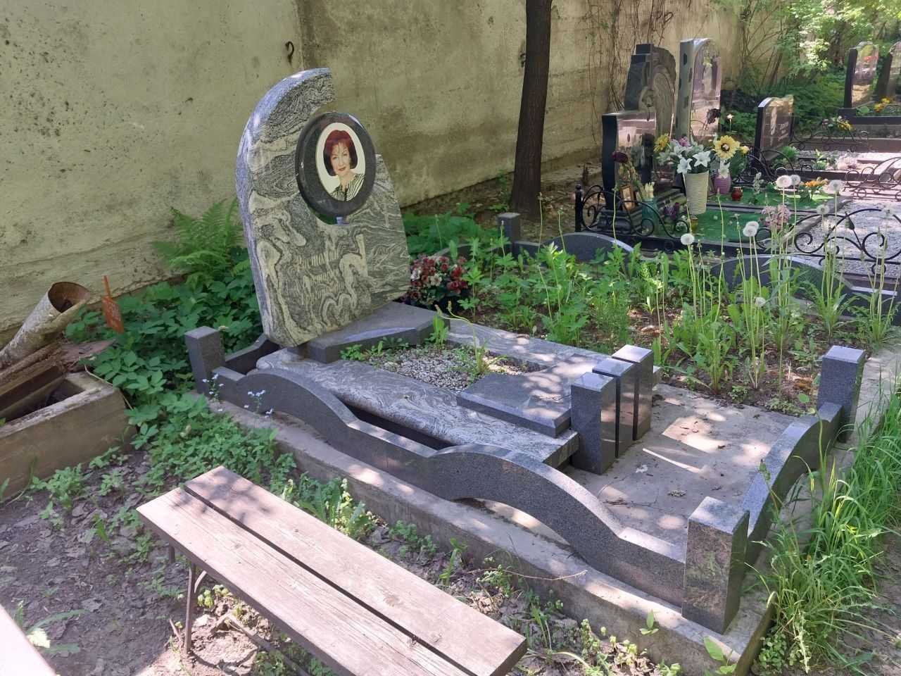 Уникальный памятник на Серафимовском кладбище