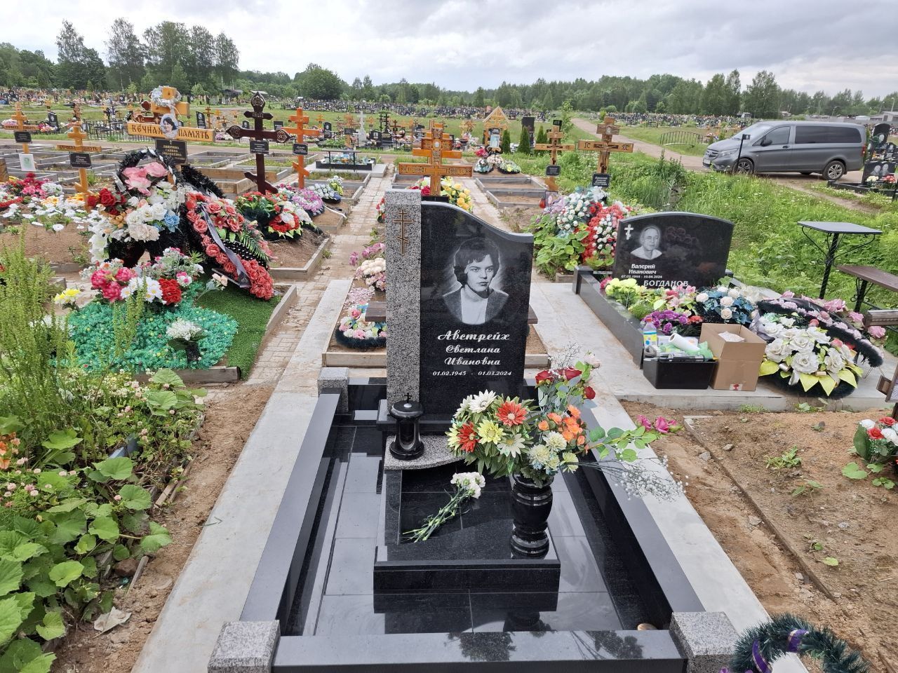 Гранитный комплекс на Бабигонском кладбище