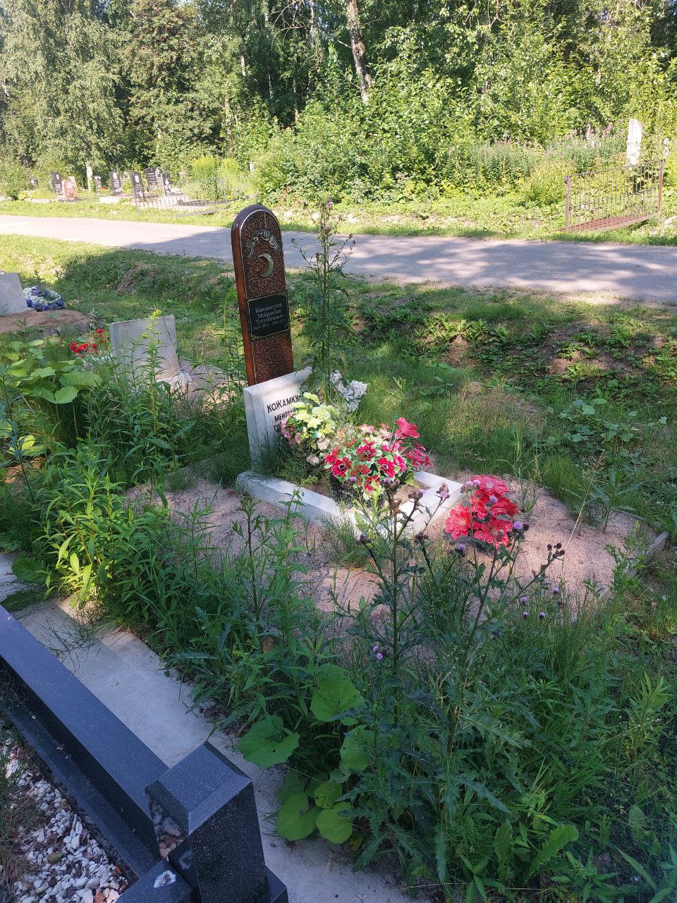 Мусульманский памятник на Кладбище Памяти Жертв Девятого Января