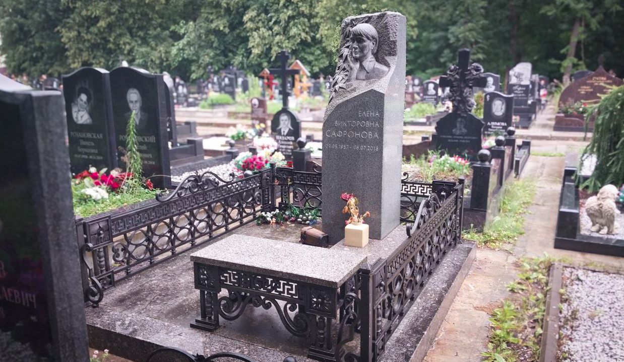 18.11.2024 года. Гранитная колонна с рельефом