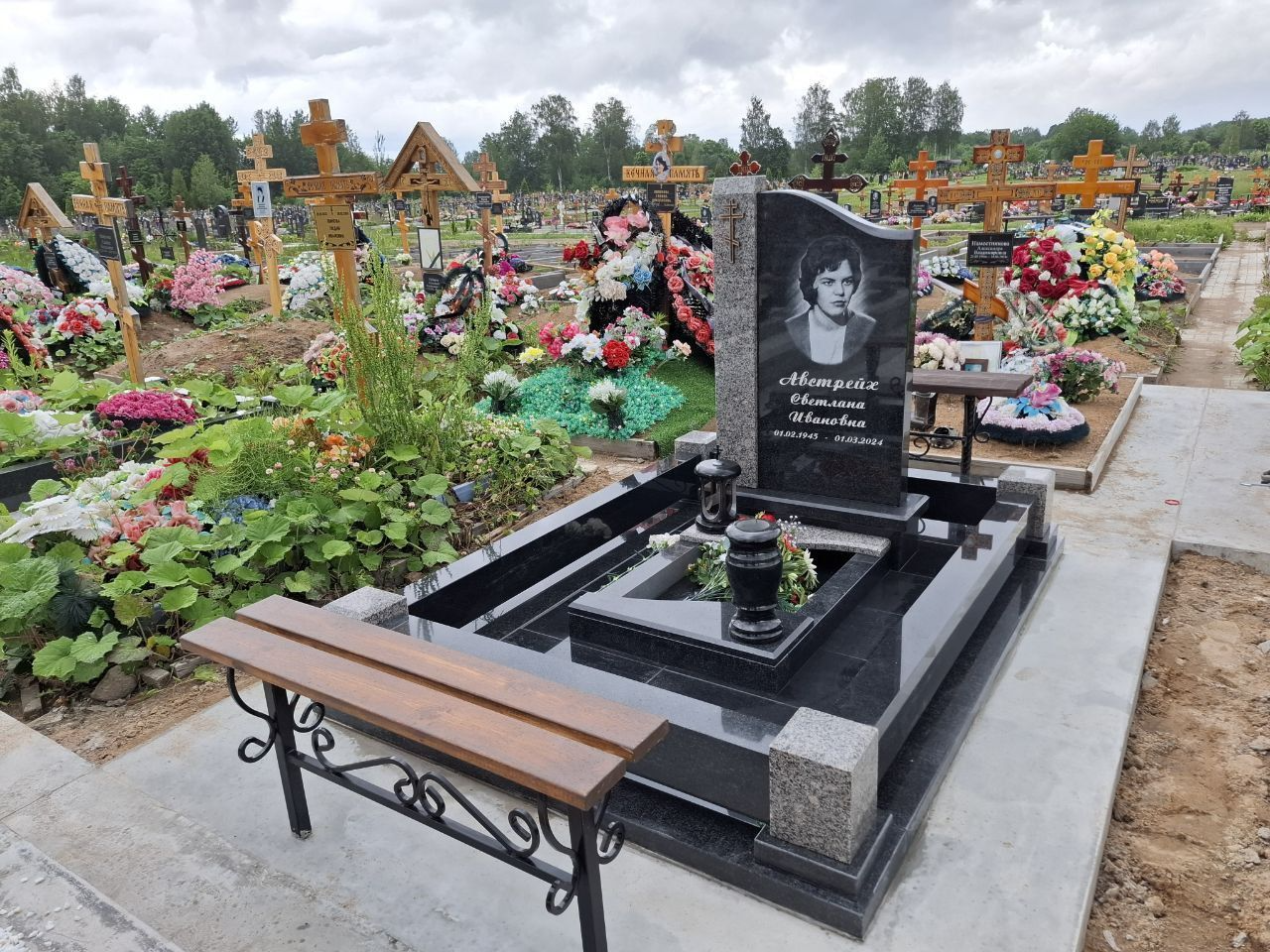 03.07.2025 года. Гранитный комплекс с комбинированным памятником