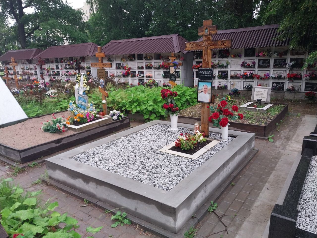 Памятник на Большеохтинском кладбище