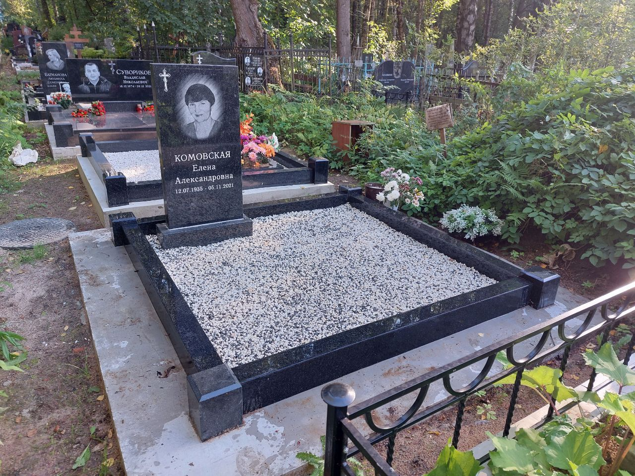 19.06.2024 года. Гранитный комплекс и памятник