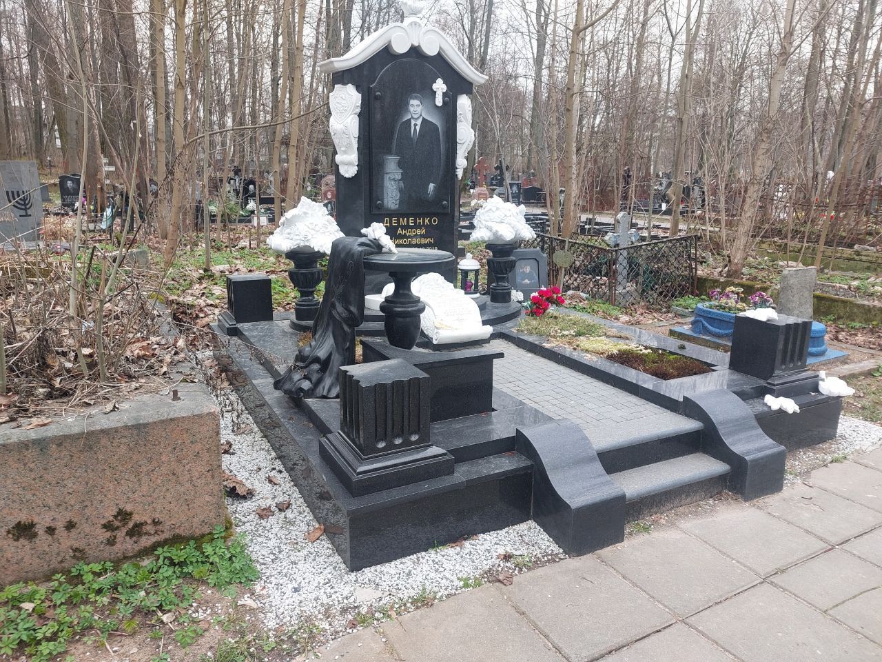 19.08.2025 года. Уникальный памятник на Смоленском православном кладбище 19.08.2025 года. Уникальный памятник на Смоленском православном кладбище