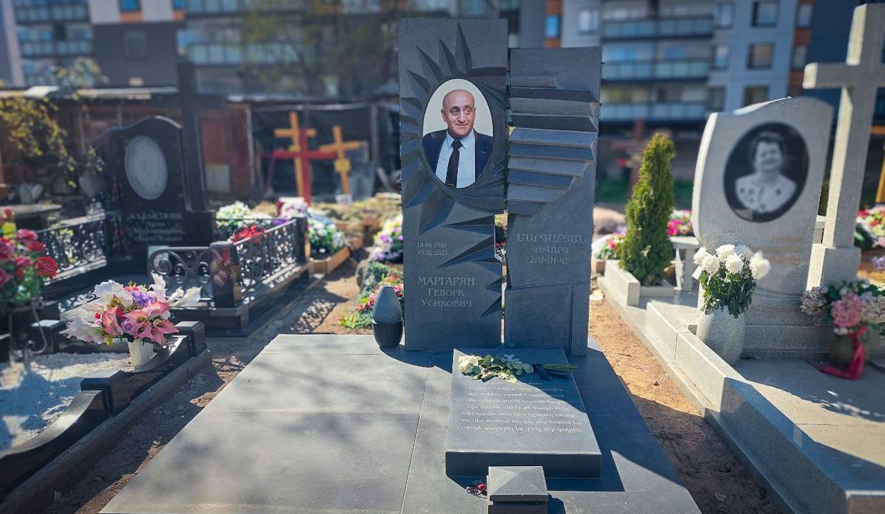 19.08.2025 года. Гранитный комплекс с памятником