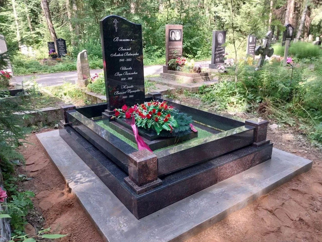 16.11.2024 года. Мемориальный комплекс с памятником