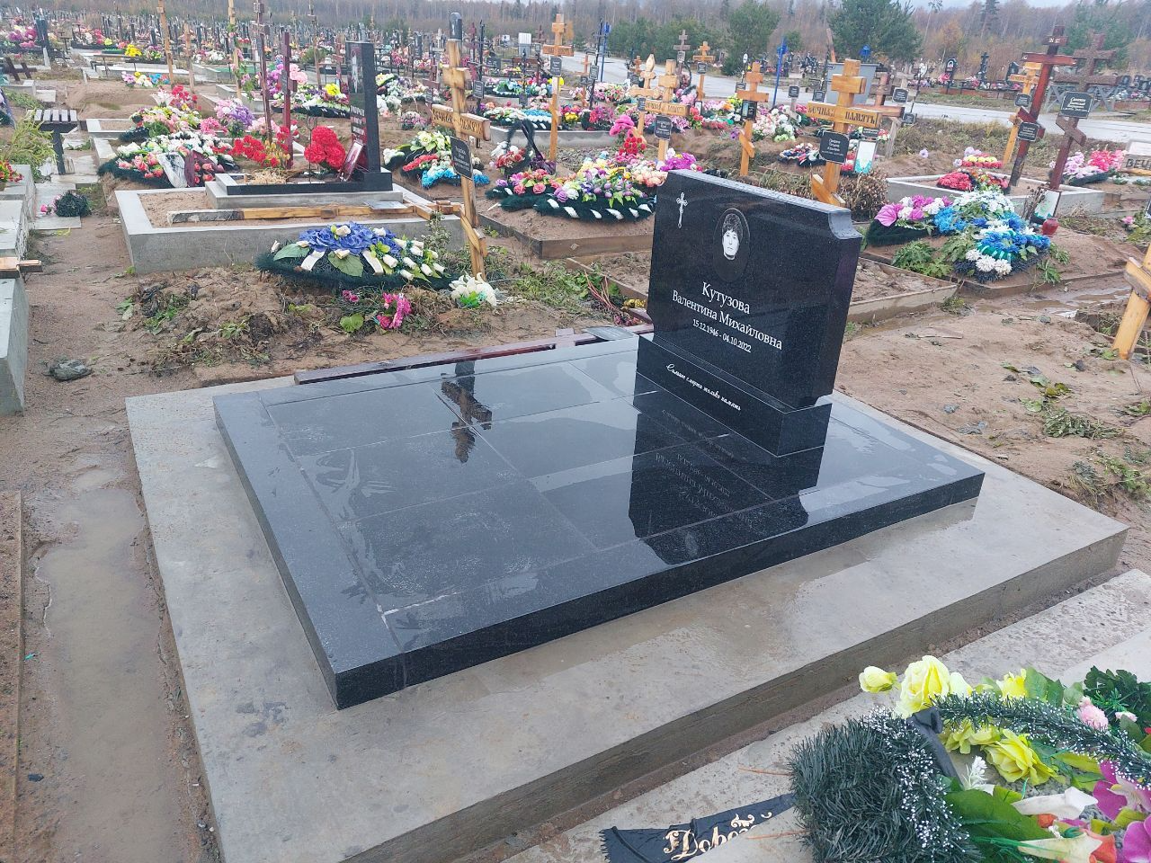 19.06.2024 года. Гранитные комплексы из черного гранита (Кутузова)