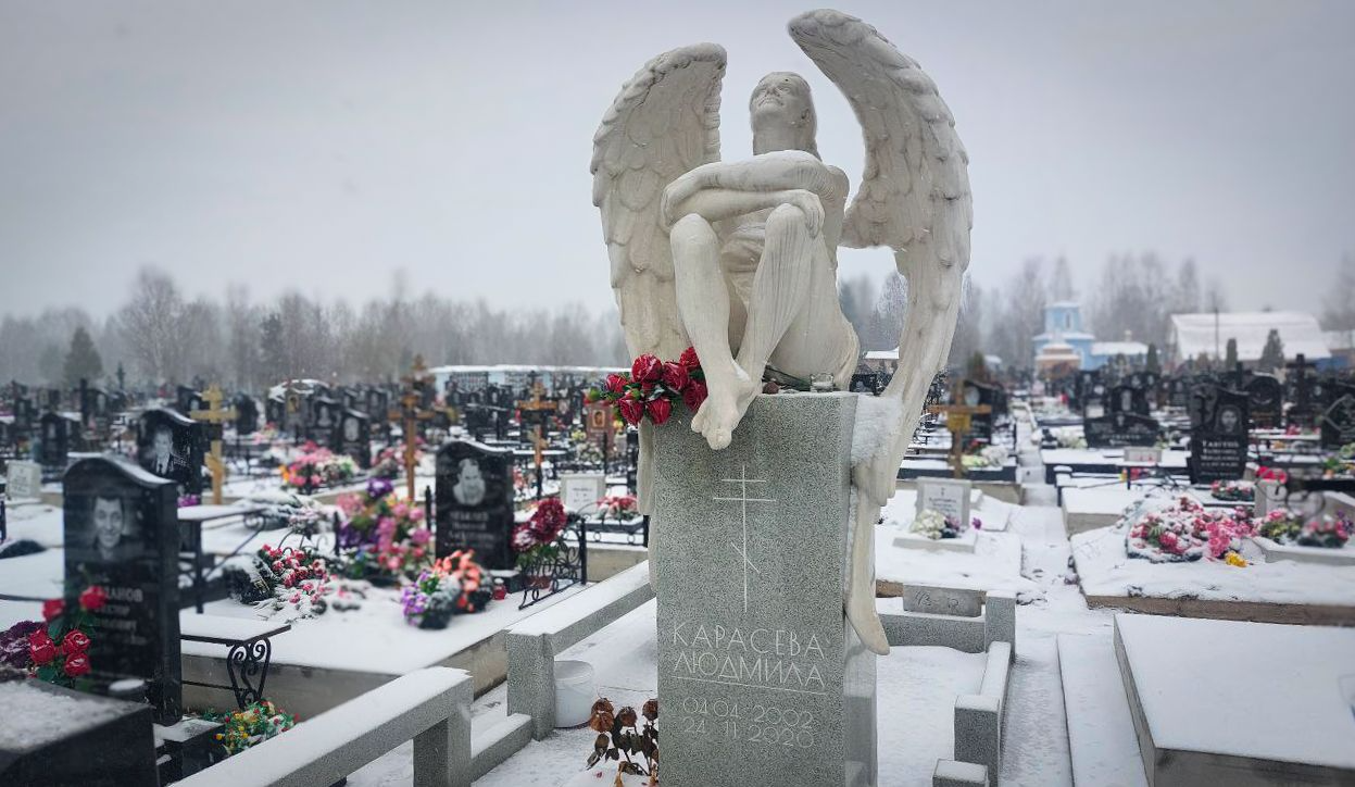 17.11.2024 года. Мемориальный комплекс на 2 могилы с колонной и ангелом