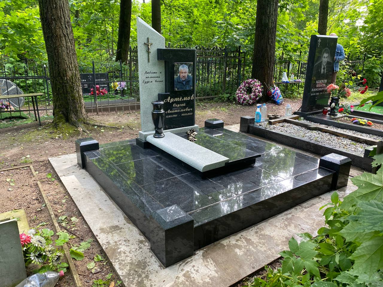 20.06.2025 года. Гранитный комплекс с комбинированным памятником