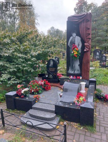 Эксклюзивный памятник, Смоленское православное кладбище
