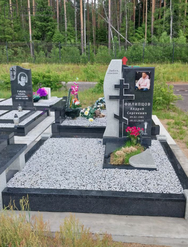 Мемориальный комплекс из разных гранитов, Белоостровское кладбище