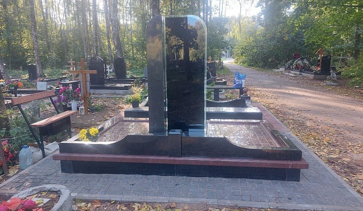 19.06.2024 года. Эксклюзивный памятник-стекло - мастерская «ДаВинчи» в СПб