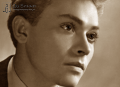 Памятник Дмитрию Ивановичу Баркову, актёру театра и кино, на Волковском православном кладбище