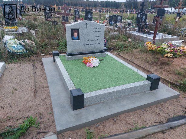 Памятник из разных сортов гранита (черный и белый граниты), Белоостровское кладбище