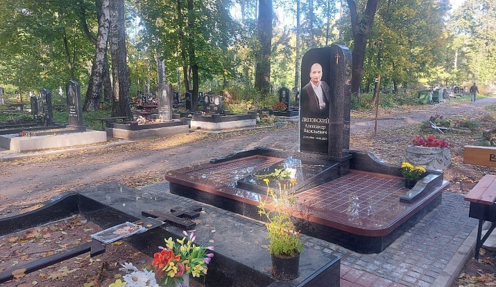 19.06.2024 года. Эксклюзивный памятник-стекло - мастерская «ДаВинчи» в СПб