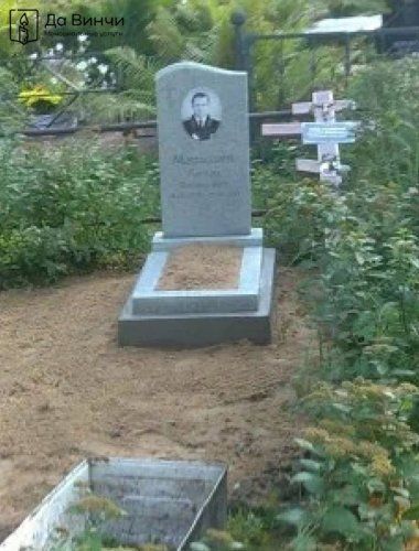 Памятник на Федоровском кладбище