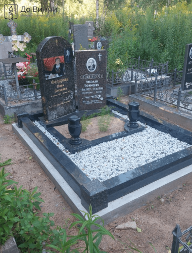 Семейный памятник на Ковалевском кладбище