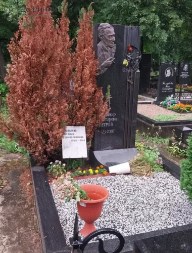 Эксклюзивный мемориальный комплекс на Большеохтинском кладбище