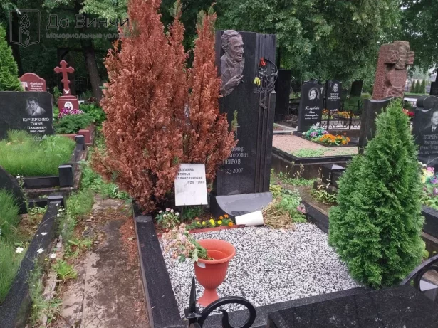 Эксклюзивный мемориальный комплекс на Большеохтинском кладбище