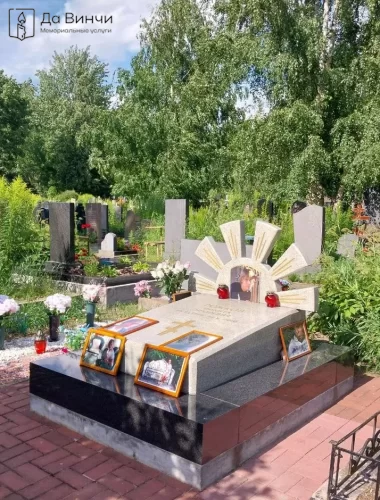 Мемориальный комплекс "Белое солнце" на Смоленском православном кладбище